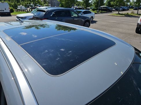 Used 2023 Nissan Rogue SL AWD/4WD image 9