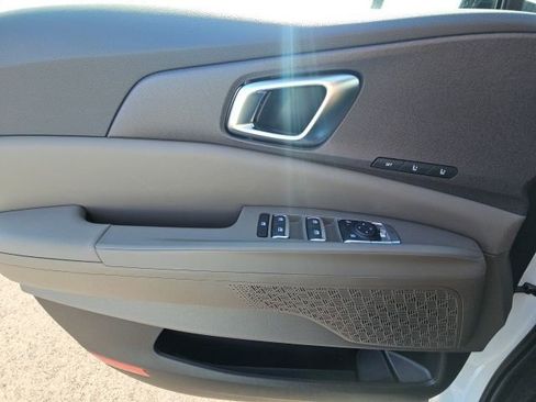 New 2026 Kia Carnival EX FWD image 21