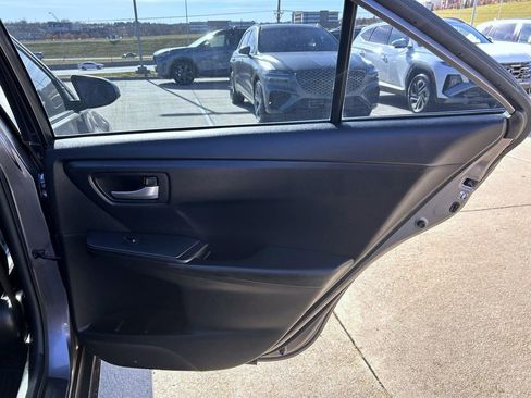 Used 2017 Toyota Camry SE image 17