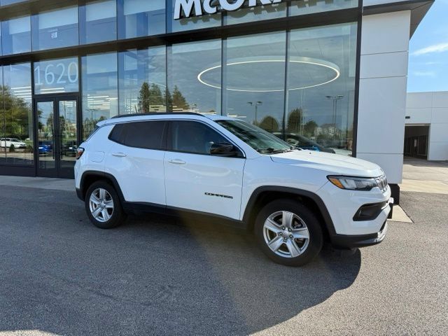 Used 2022 Jeep Compass Latitude FWD image 2