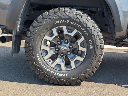 Used 2021 Toyota Tacoma TRD Off-Road AWD/4WD image 46