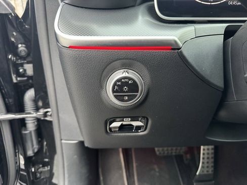 Used 2025 Mercedes-Benz C 300 4MATIC Sedan image 23