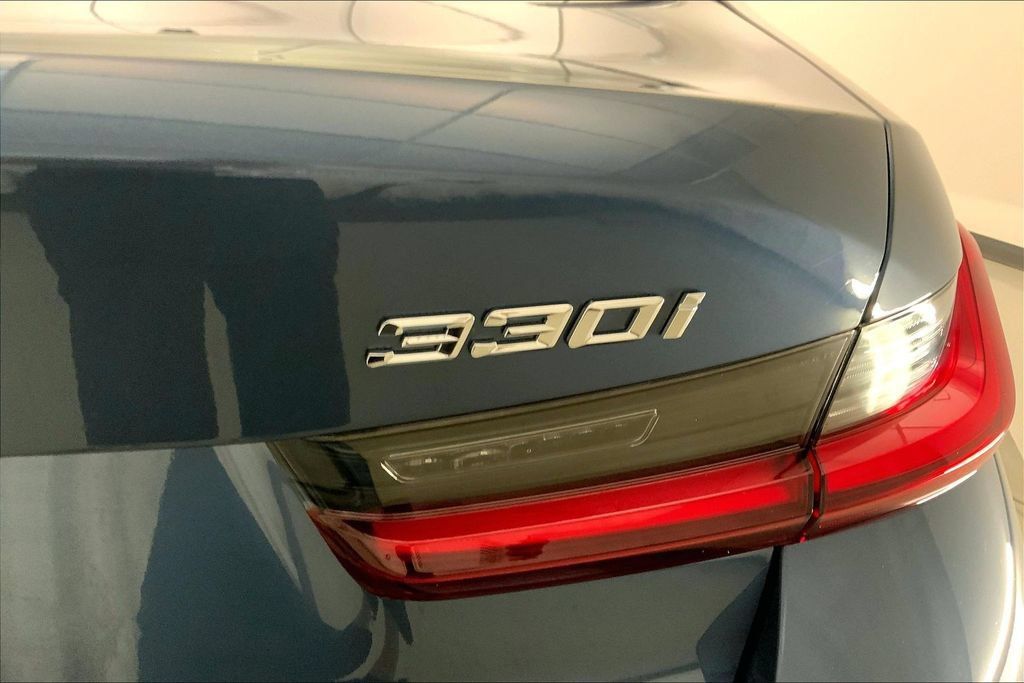 Certified 2025 BMW 330i Sedan RWD image 29