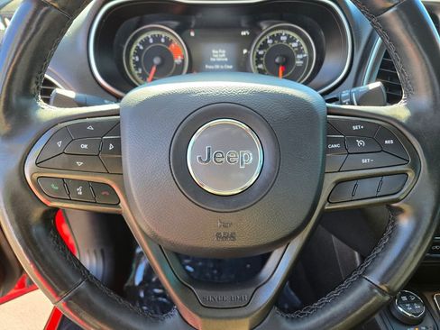 Used 2019 Jeep Cherokee Trailhawk image 22