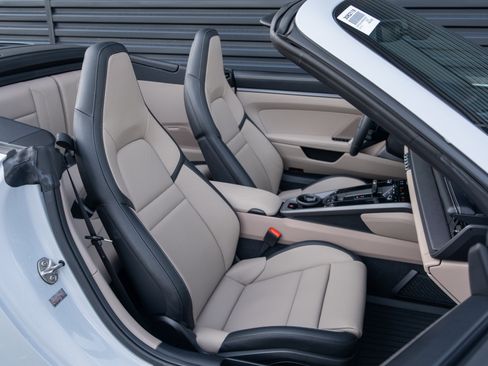 Certified 2025 Porsche 911 Carrera image 36