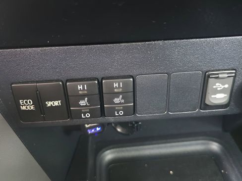 Used 2017 Toyota RAV4 Limited FWD image 33