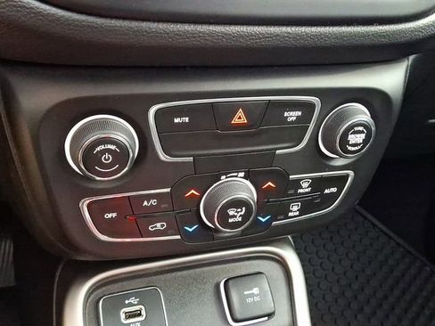 Used 2018 Jeep Compass Latitude w/ Popular Equipment Group FWD image 15