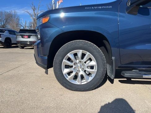 Used 2020 Chevrolet Silverado 1500 Custom w/ Custom Value Package image 10