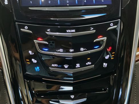 Used 2018 Cadillac Escalade Luxury AWD/4WD image 10