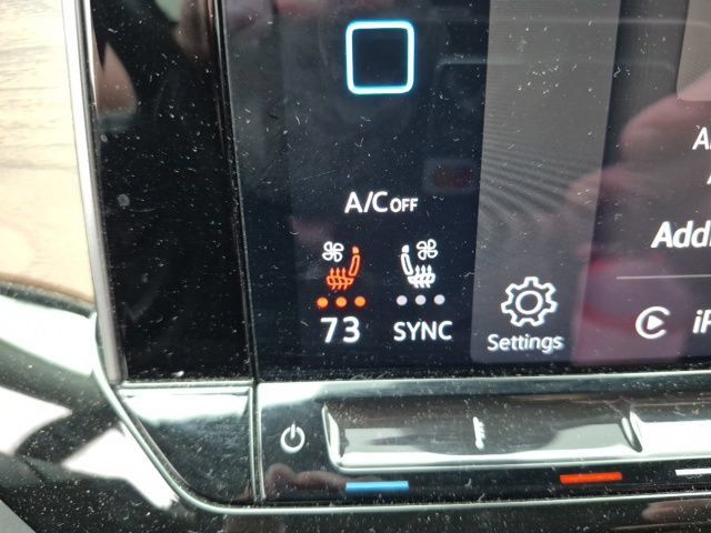 Used 2025 Volkswagen Atlas SE AWD/4WD image 3