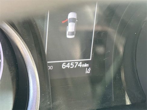 Used 2022 Toyota Camry SE image 9