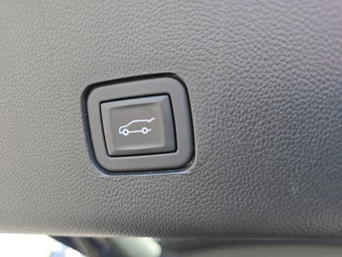 Used 2023 Chevrolet Traverse LT FWD image 20