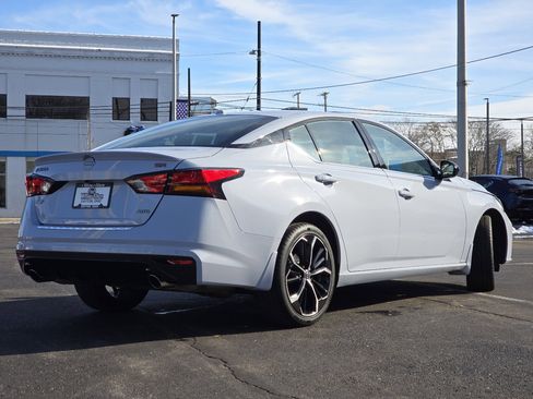 Used 2023 Nissan Altima 2.5 SR w/ SR Premium Package image 26