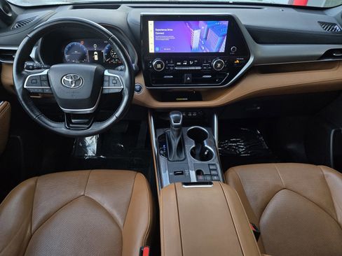 Used 2023 Toyota Highlander Platinum image 14