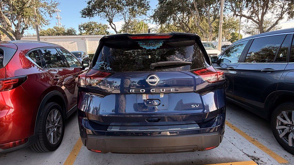 Used 2024 Nissan Rogue SV w/ SV Premium Package FWD image 10