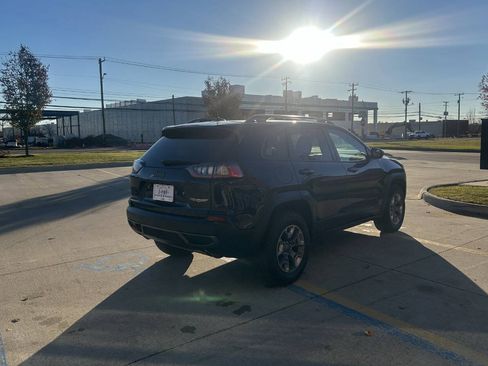 Used 2019 Jeep Cherokee Trailhawk w/ Cold Weather Group image 6
