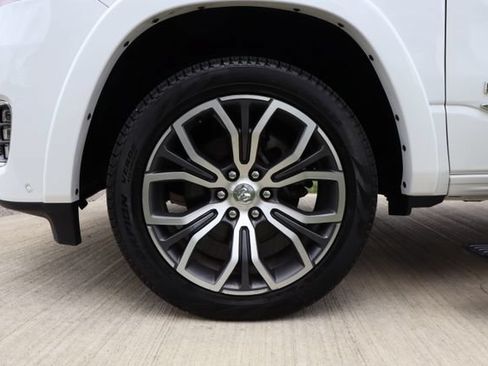 Used 2025 RAM 1500 Tungsten AWD/4WD image 34