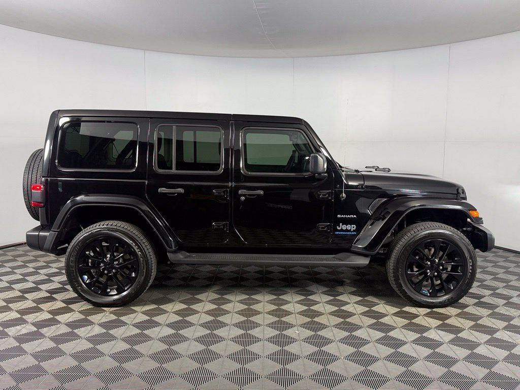 Used 2023 Jeep Wrangler Unlimited Sahara w/ Safety Group AWD/4WD image 7