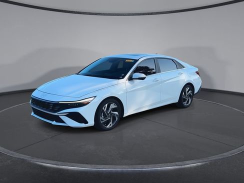 Used 2024 Hyundai Elantra Limited FWD image 4