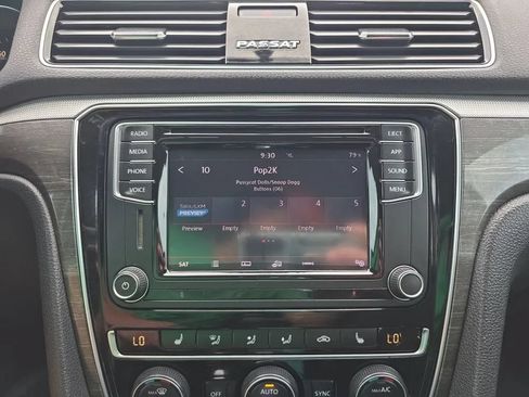 Used 2018 Volkswagen Passat 2.0T SE FWD image 23