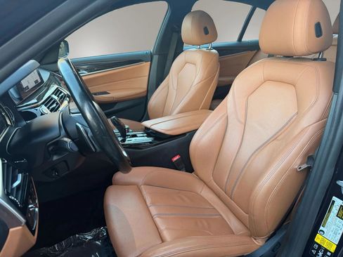 Used 2018 BMW 530i xDrive 530i xDrive Sedan 4D w/ Premium Package image 16