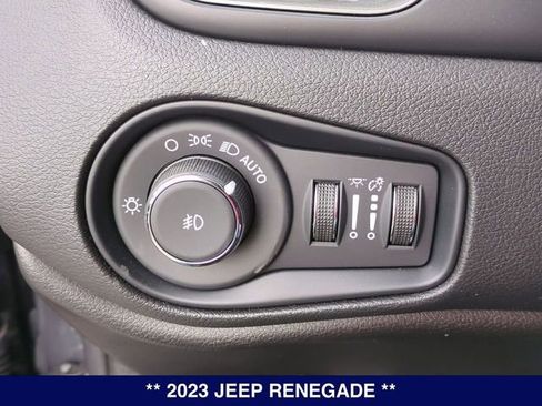 New 2023 Jeep Renegade Latitude w/ Premium Group image 16