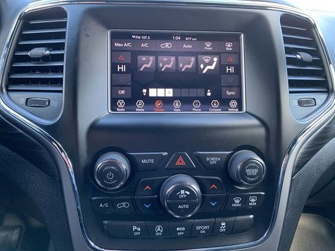 Used 2019 Jeep Grand Cherokee Laredo image 25