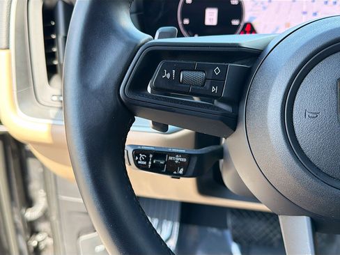 Used 2025 Porsche Cayenne Coupe image 38