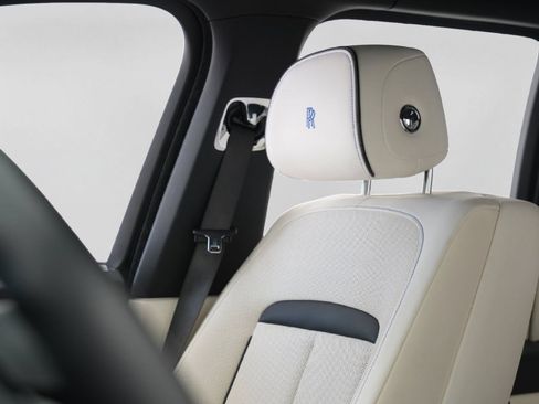 Used 2021 Rolls-Royce Cullinan Black Badge AWD/4WD image 12