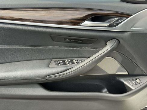 Used 2022 BMW 530i image 11