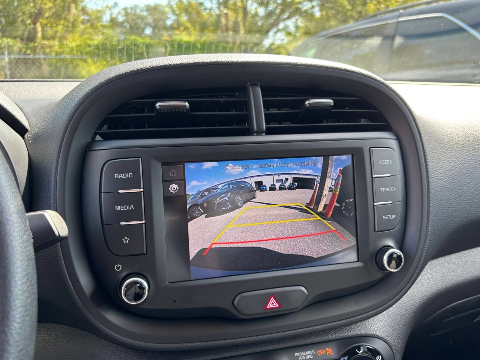 Used 2025 Kia Soul LX w/ LX Technology Package FWD image 21