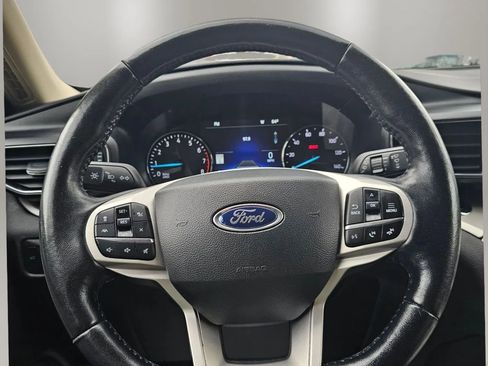 Used 2023 Ford Explorer XLT w/ Equipment Group 202A AWD/4WD image 15