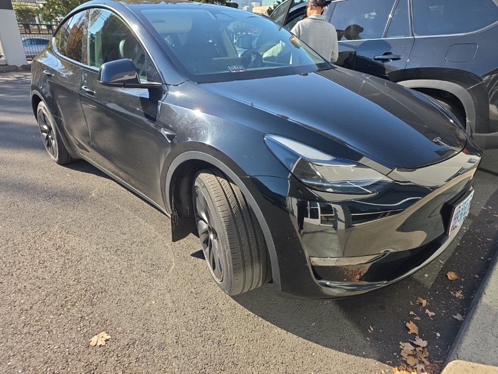 Used 2025 Tesla Model Y Long Range AWD/4WD image 3