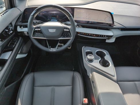 New 2025 Cadillac Optiq Luxury 1 image 24