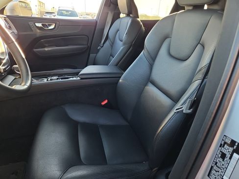 Used 2020 Volvo XC60 T6 Momentum AWD/4WD image 5
