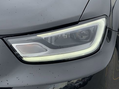 Used 2024 Chrysler Pacifica Touring-L FWD image 17