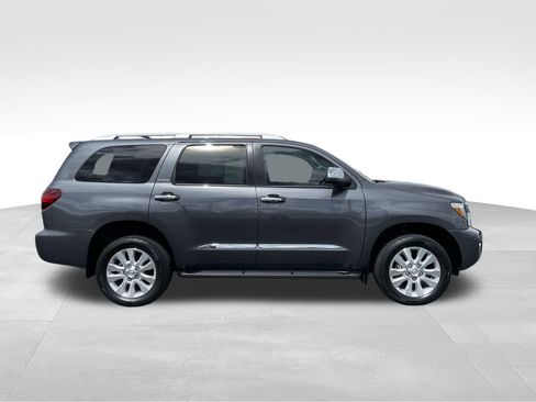 Certified 2022 Toyota Sequoia Platinum AWD/4WD image 2
