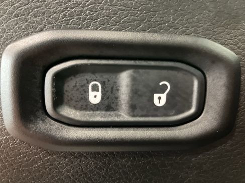 Used 2022 Jeep Wrangler Sport S image 13