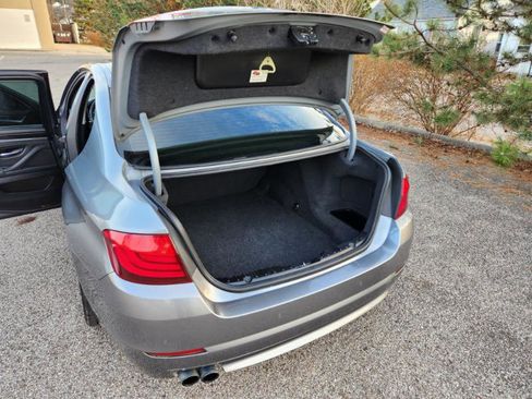 Used 2011 BMW 528i Sedan image 28