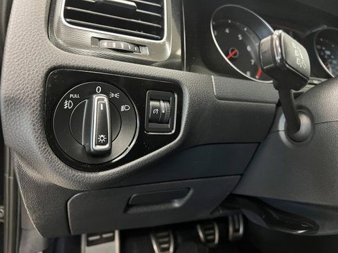 Used 2017 Volkswagen Golf S image 25