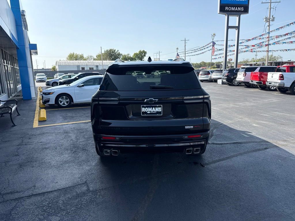 Used 2026 Chevrolet Traverse RS w/ LPO, Floor Liner Package AWD/4WD image 5