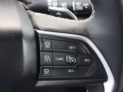 Used 2025 Jeep Grand Cherokee Altitude AWD/4WD image 22