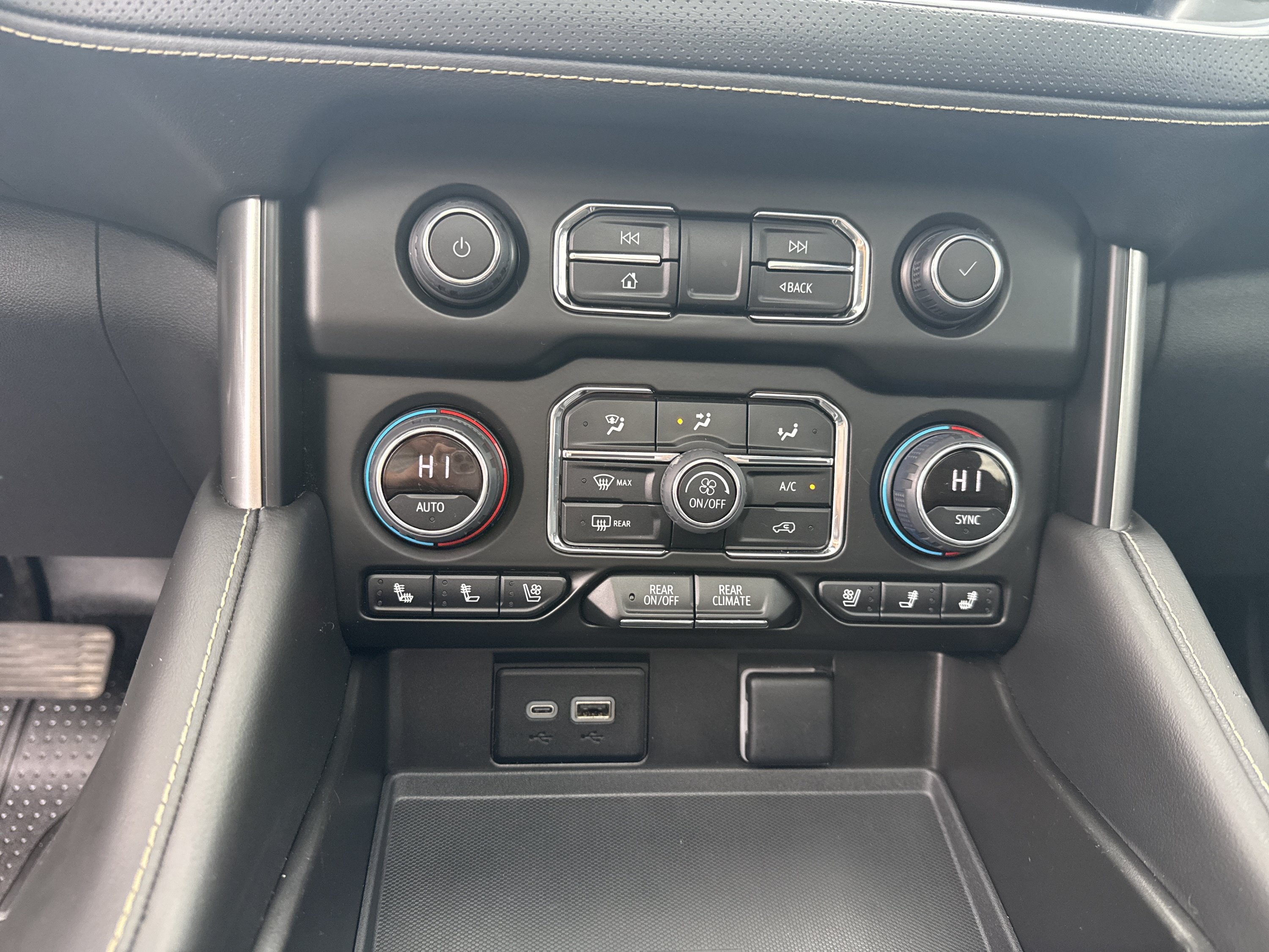 Used 2023 Chevrolet Tahoe Premier w/ Premium Package AWD/4WD image 10