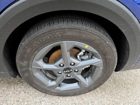 Used 2025 Kia K4 LXS image 32