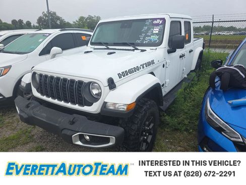 Used 2025 Jeep Gladiator Sport AWD/4WD image 1