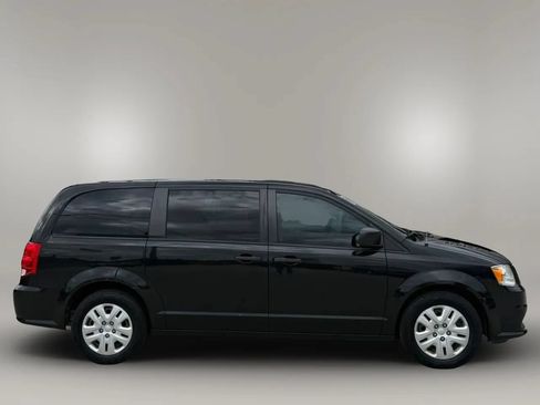 Used 2019 Dodge Grand Caravan SE w/ UConnect Hands-Free Group FWD image 9