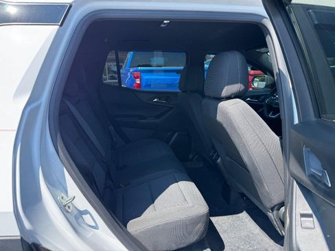 Used 2026 Chevrolet Equinox LT w/ Safety and Technology Package FWD image 10