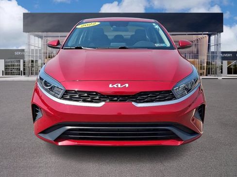 Used 2022 Kia Forte LXS w/ LXS Technology Package FWD image 2