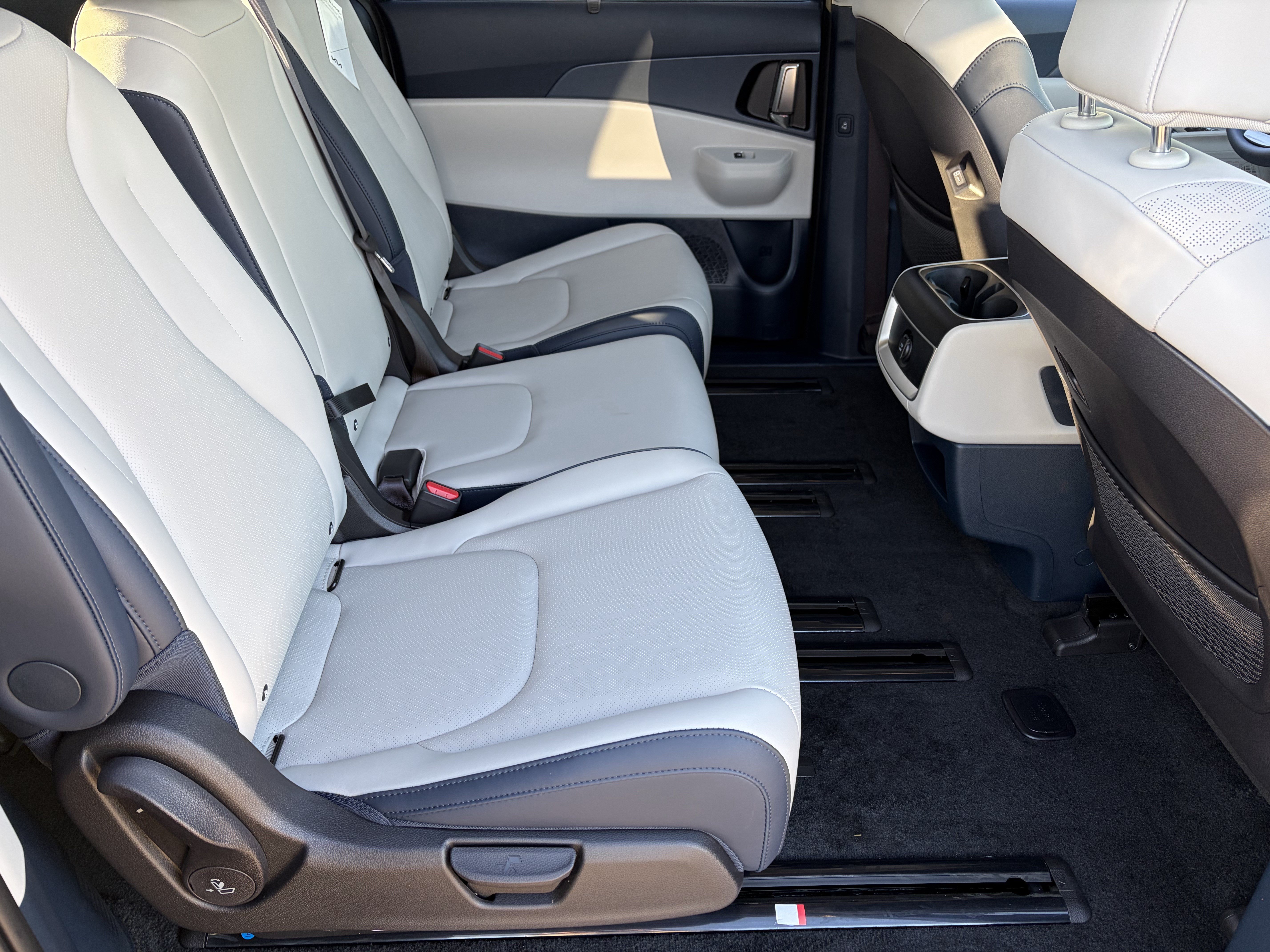 New 2026 Kia Carnival EX FWD image 11
