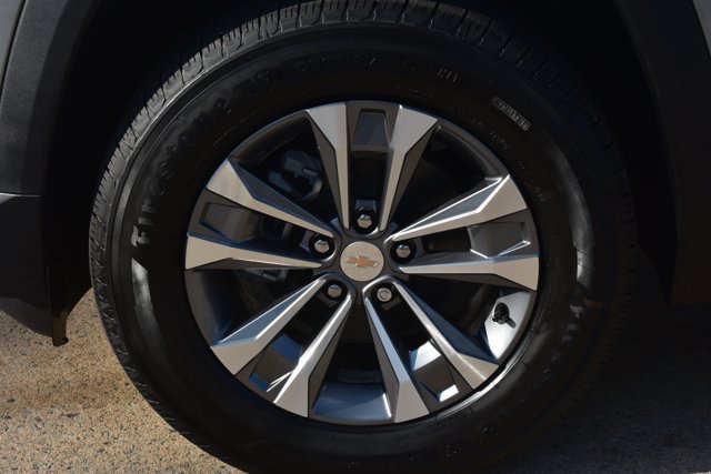 New 2027 Chevrolet Equinox LT w/ Safety and Technology Package FWD image 9